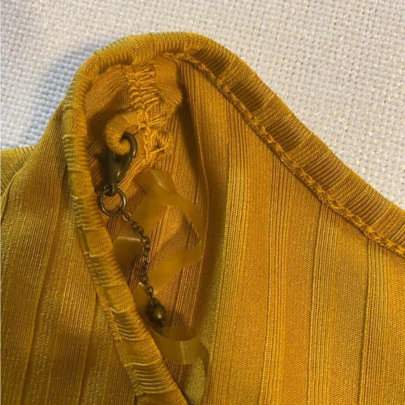 Mustard Shift Dress | L | Yellow, Flared Sleeves, Detachable Necklace - Picture 4 of 6